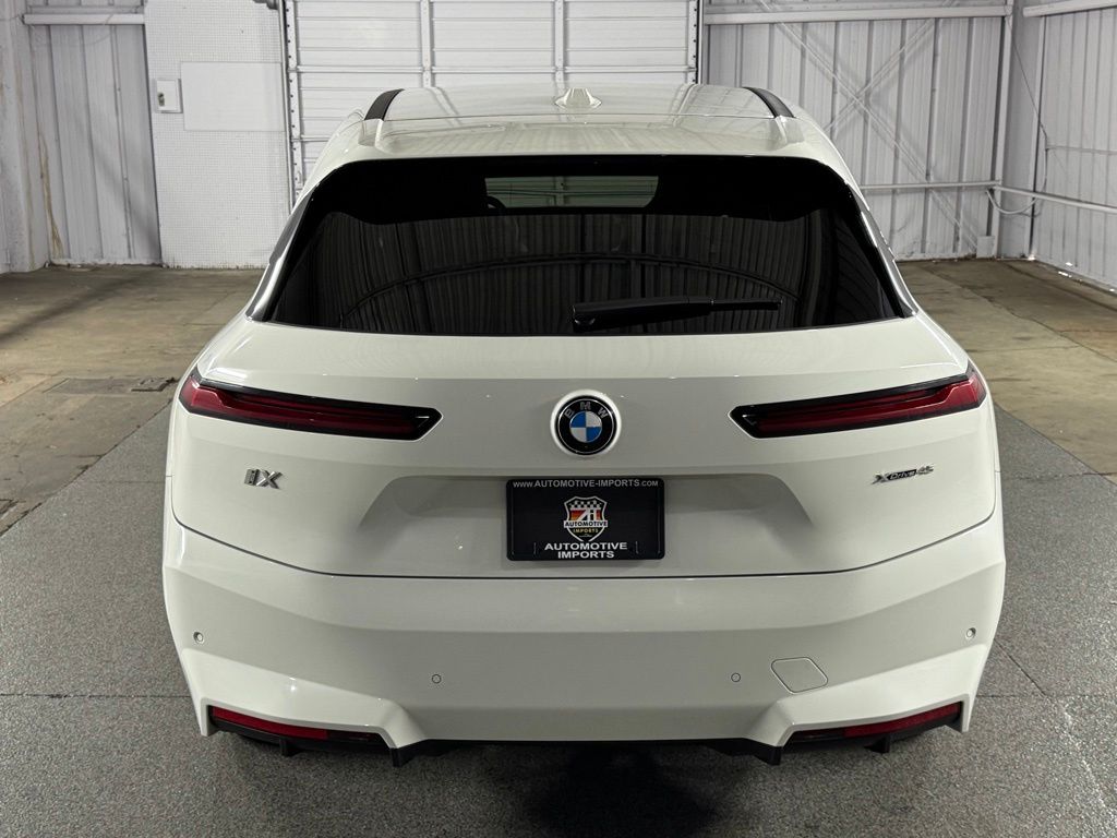 صورة 15 لـ 2026 BMW IX XDRIVE45