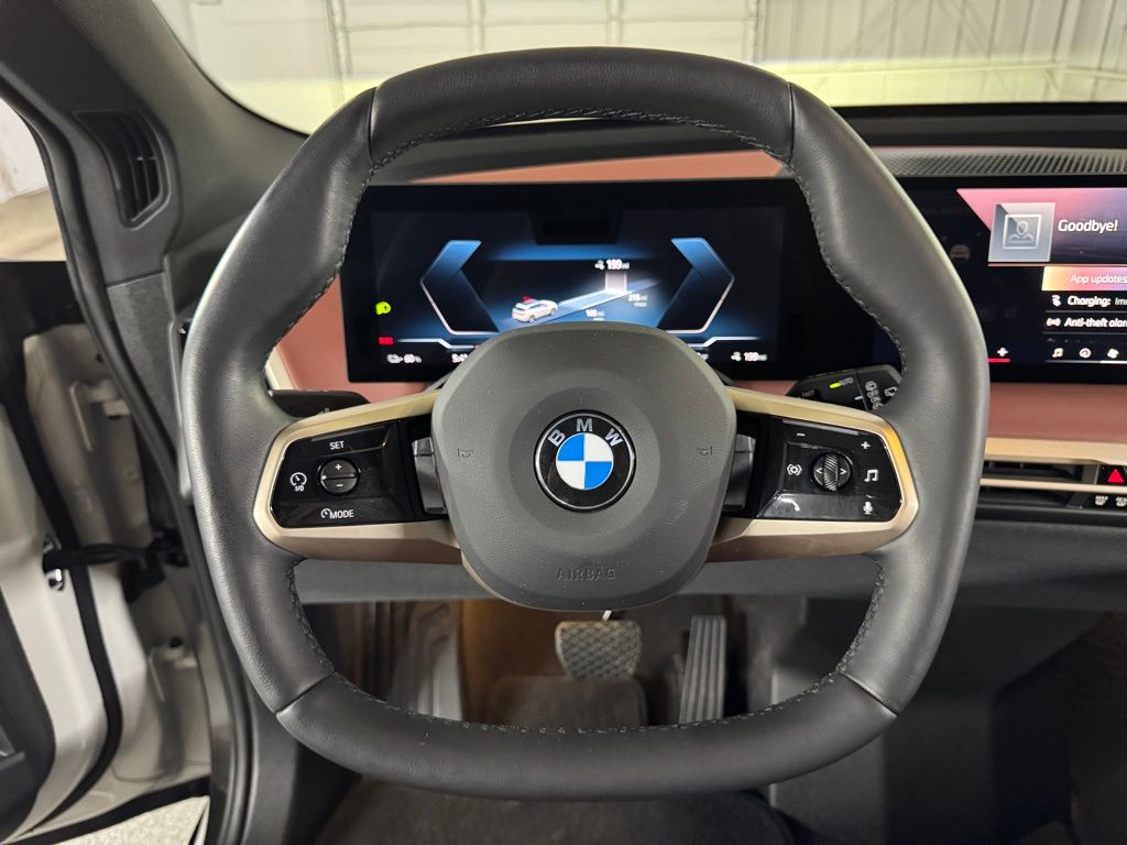 صورة 30 لـ 2026 BMW IX XDRIVE45