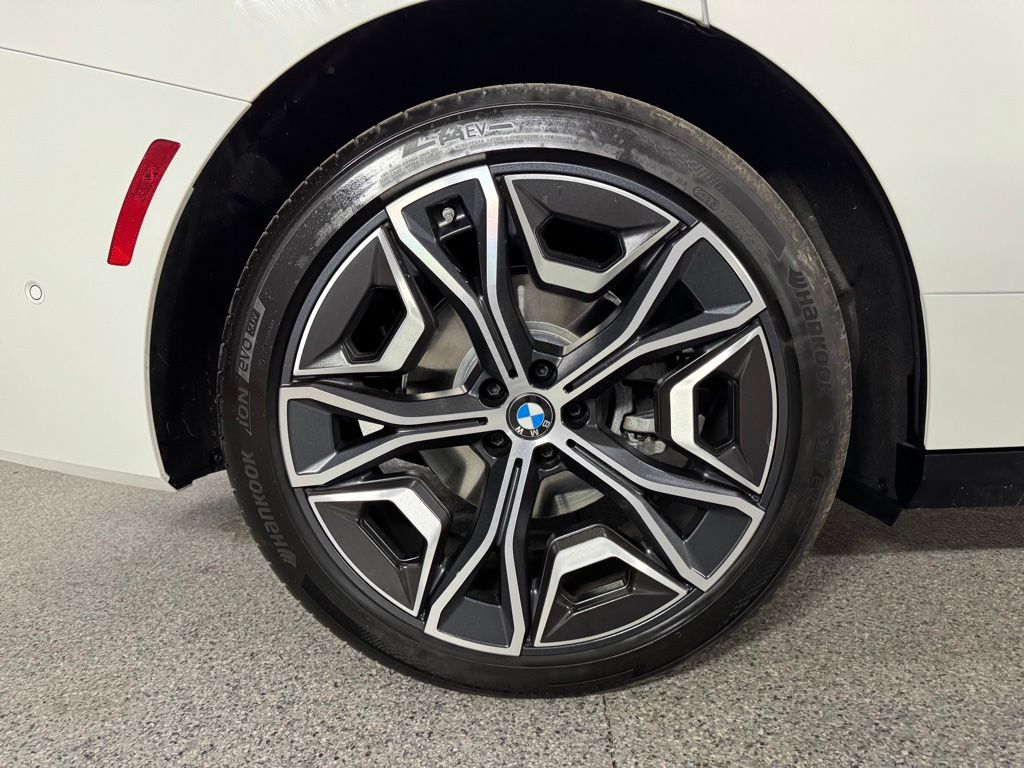 صورة 12 لـ 2026 BMW IX XDRIVE45