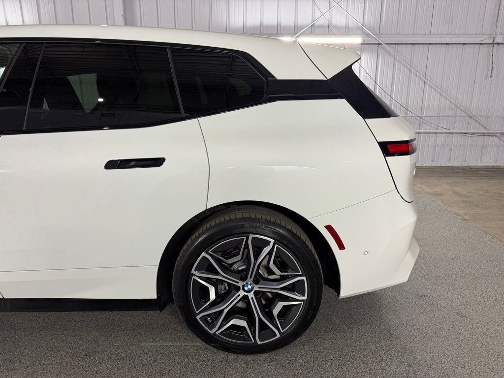 صورة 18 لـ 2026 BMW IX XDRIVE45