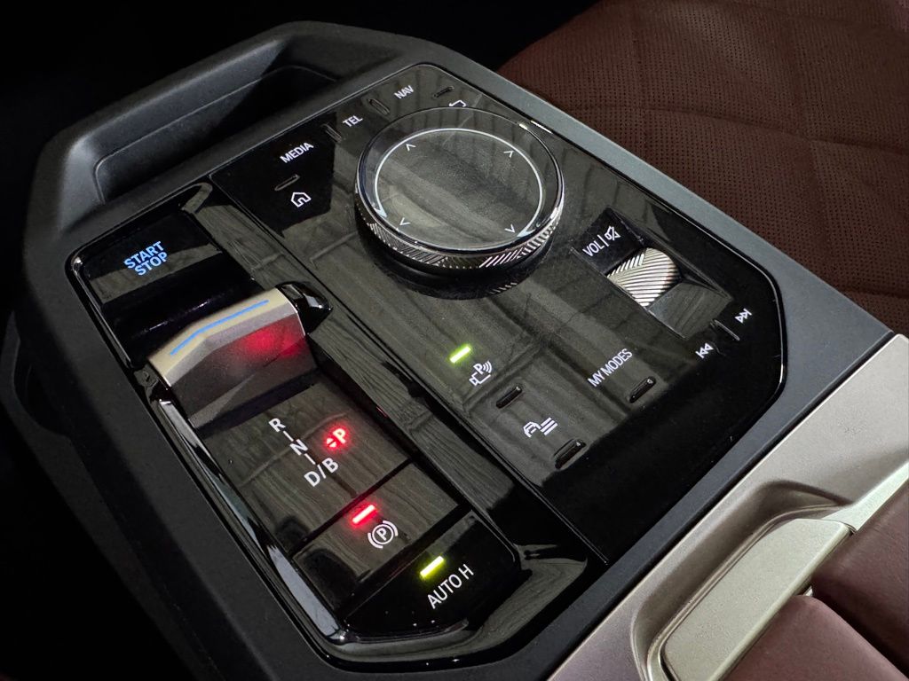 صورة 37 لـ 2026 BMW IX XDRIVE45