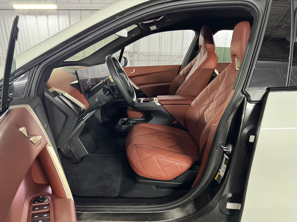 صورة 43 لـ 2026 BMW IX XDRIVE45