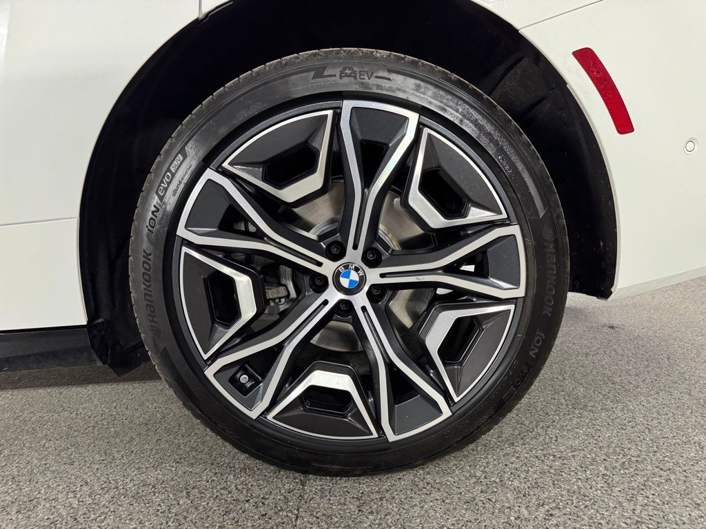 صورة 17 لـ 2026 BMW IX XDRIVE45