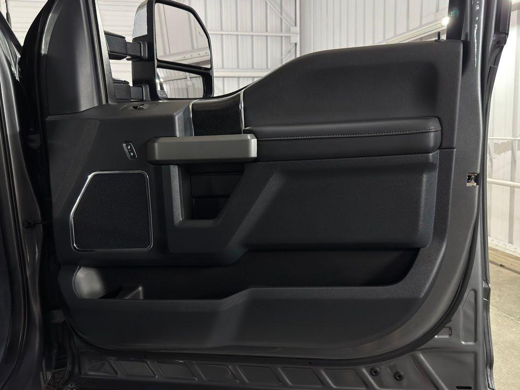 2022 FORD F-350 PLATINUM — миниатюра 30