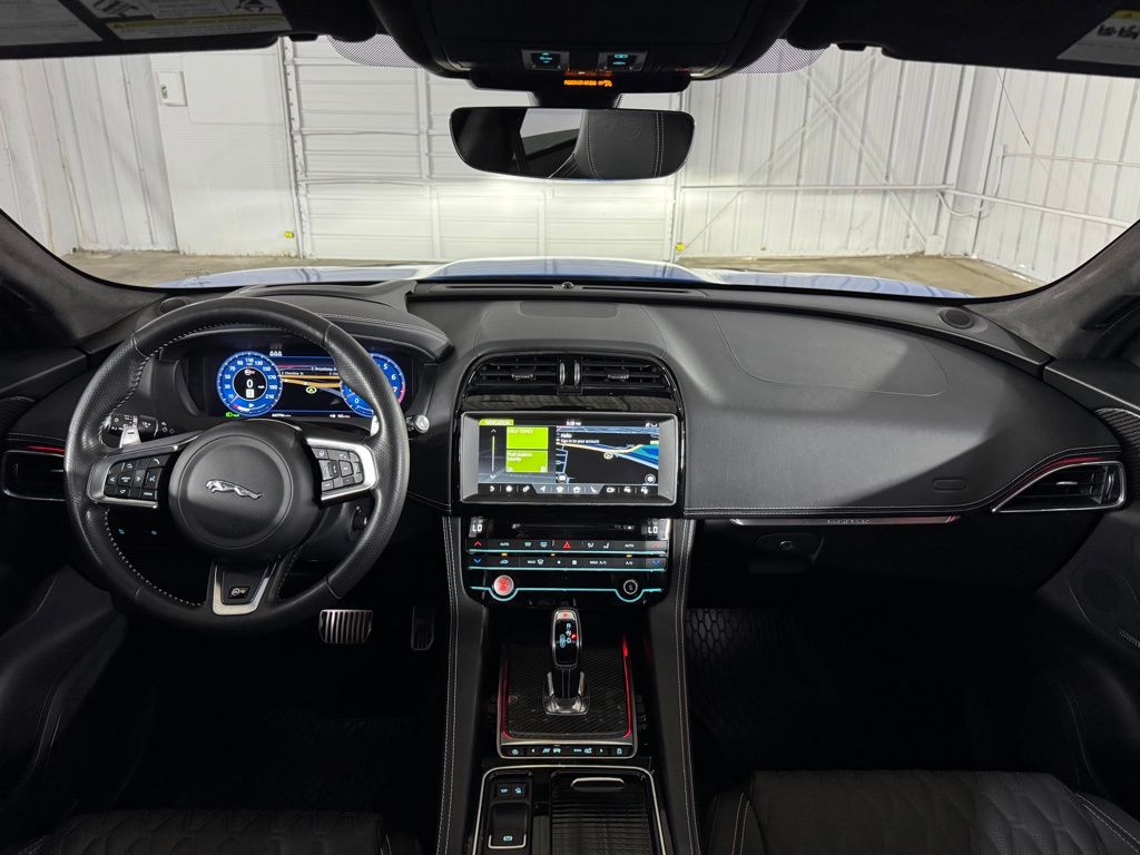 صورة مصغرة 22 لـ 2020 Jaguar F-PACE SVR