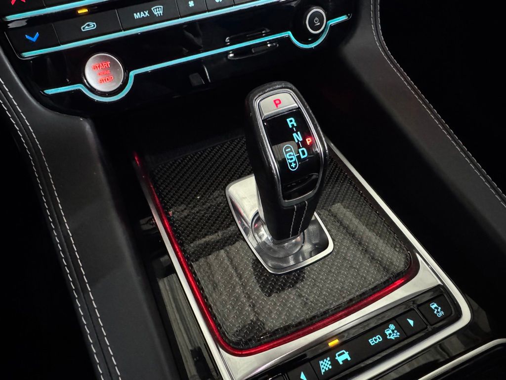 صورة مصغرة 37 لـ 2020 Jaguar F-PACE SVR