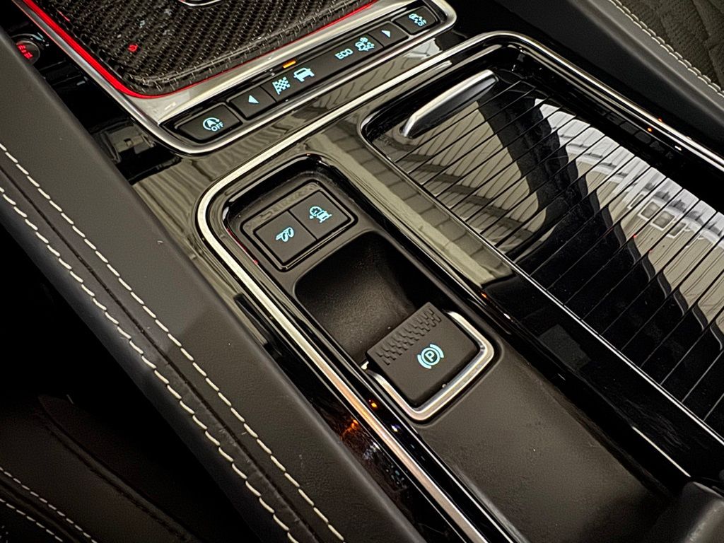 صورة مصغرة 41 لـ 2020 Jaguar F-PACE SVR
