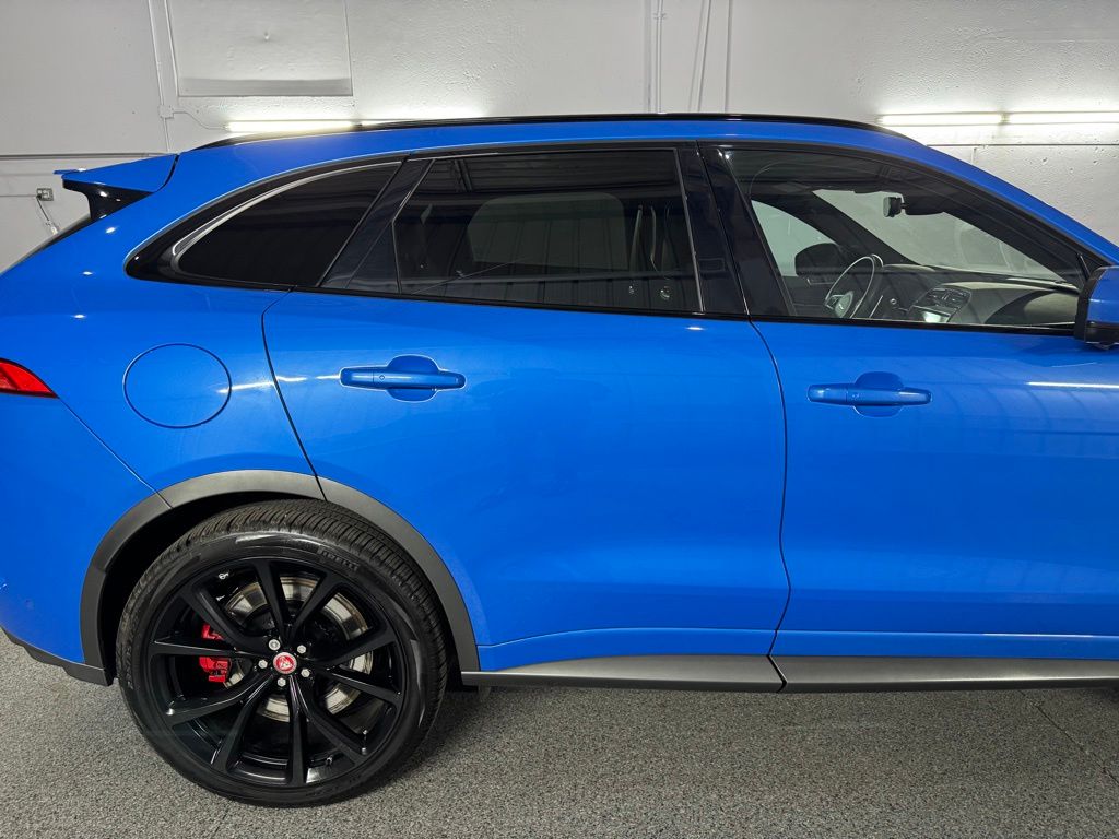 2020 Jaguar F-PACE SVR — фото 9