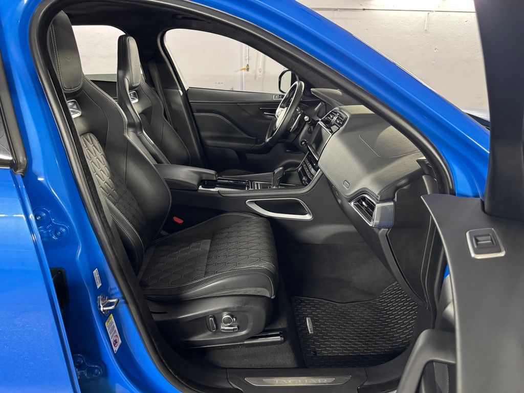 صورة مصغرة 51 لـ 2020 Jaguar F-PACE SVR