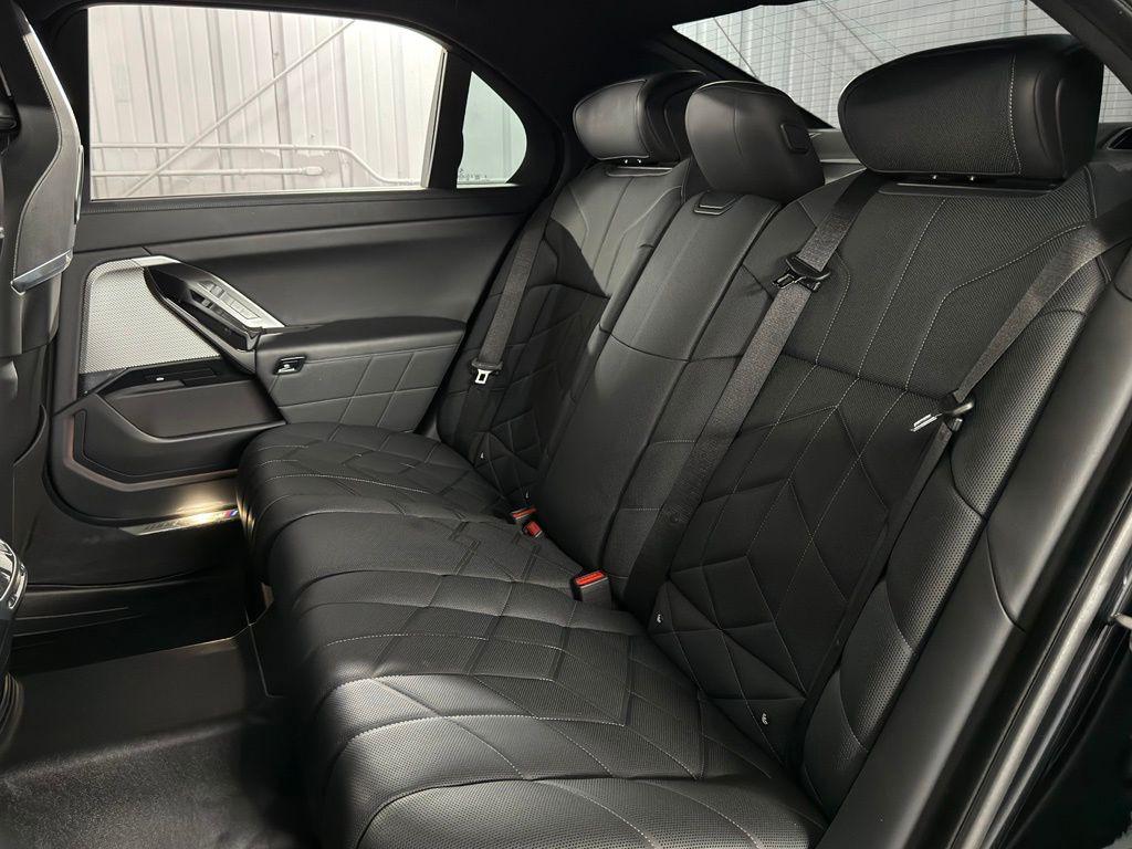 2023 BMW I7 XDRIVE60 — миниатюра 23