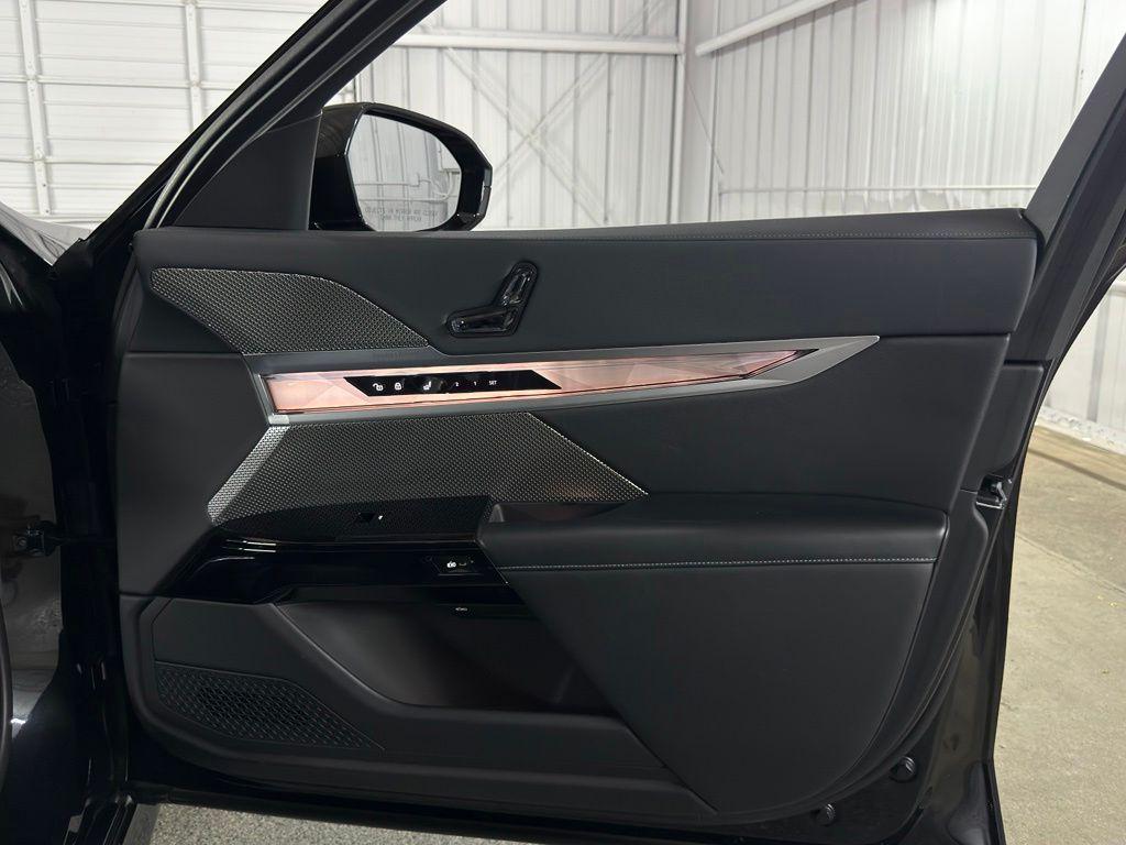 2023 BMW I7 XDRIVE60 — миниатюра 32