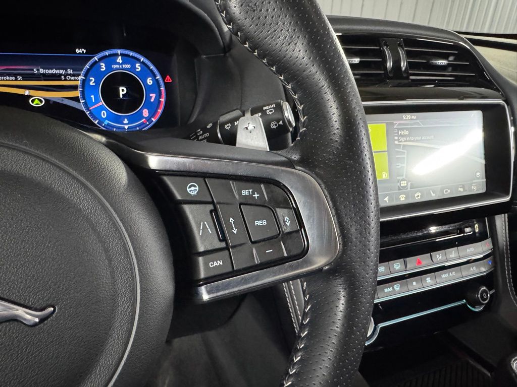 صورة مصغرة 33 لـ 2020 Jaguar F-PACE SVR