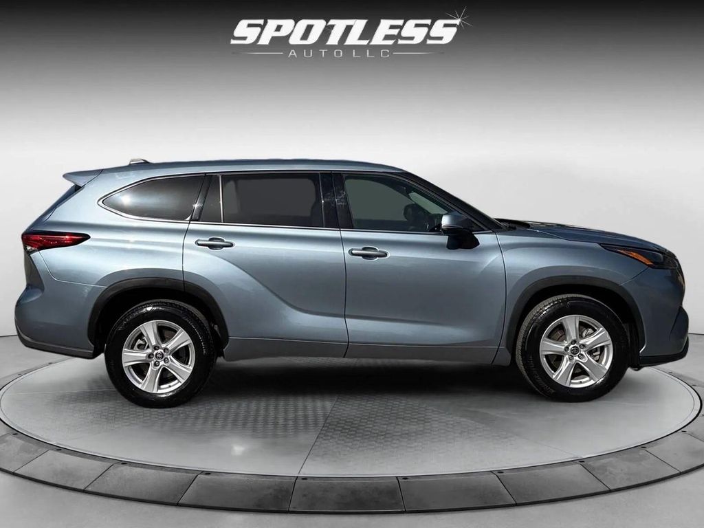 صورة 8 لـ 2022 Toyota HIGHLANDER LE