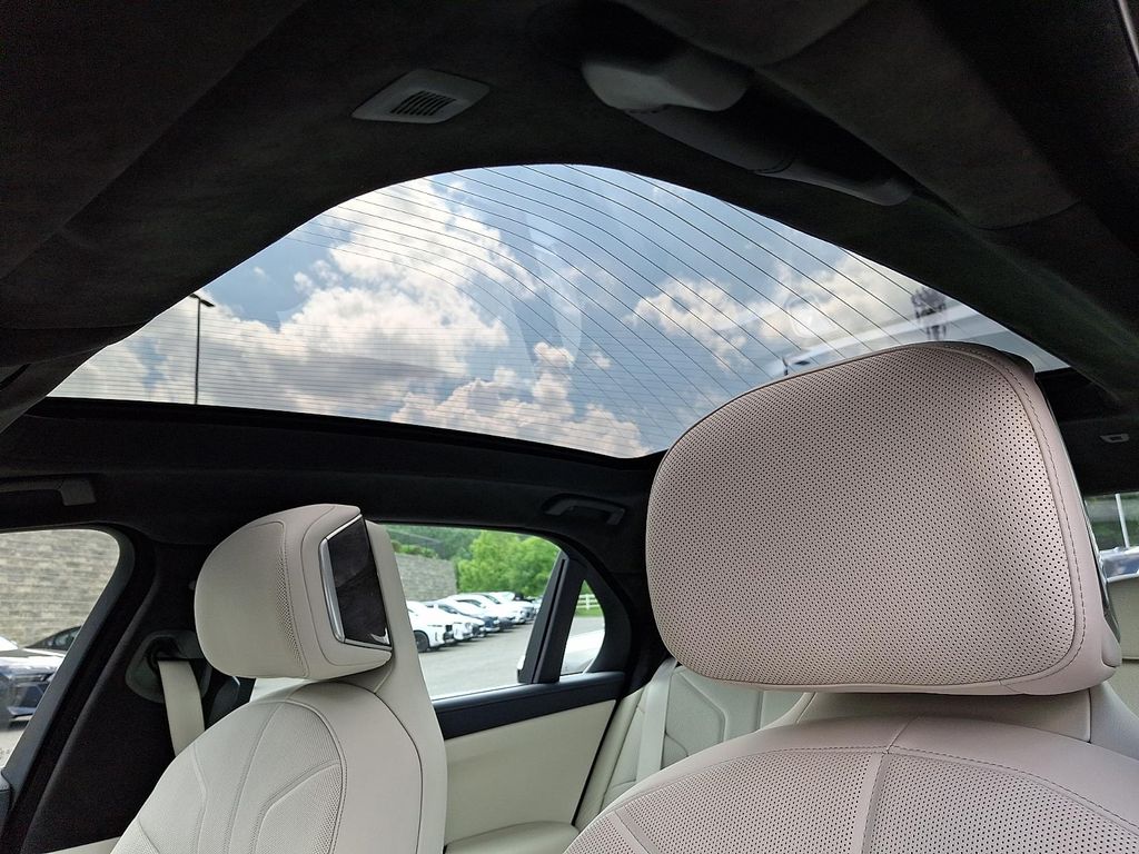 صورة 14 لـ 2024 BMW 760 XDRIVE