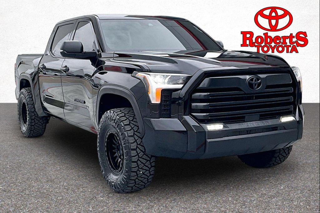 TOYOTA TUNDRA - 1