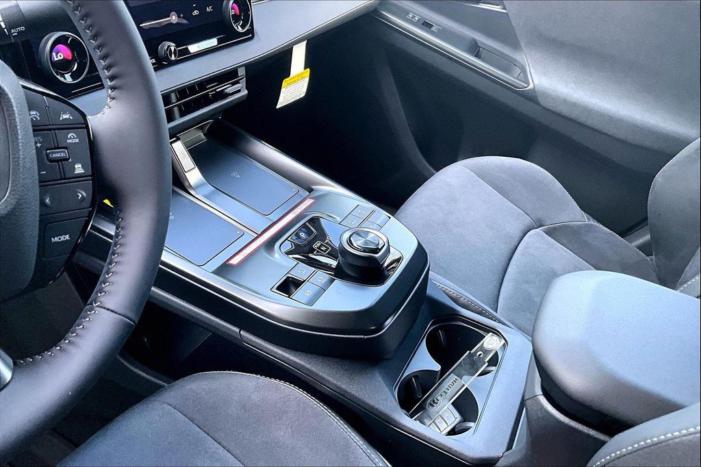 2026 Toyota C-HR XSE 缩略图 16