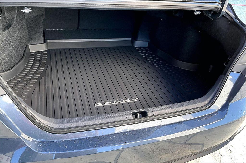 TOYOTA CAMRY - 7