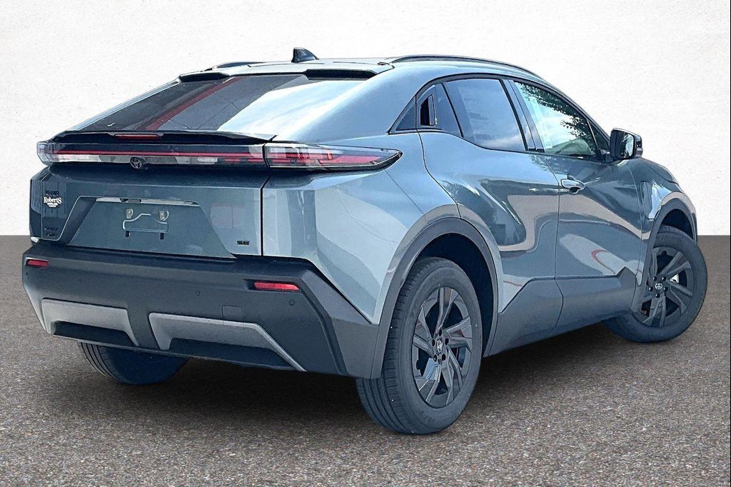 صورة مصغرة 12 لـ 2026 Toyota C-HR SE