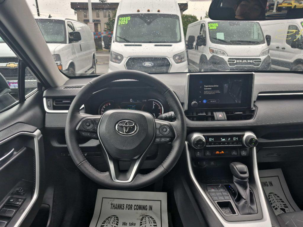 2024 Toyota RAV4 XLE photo 5