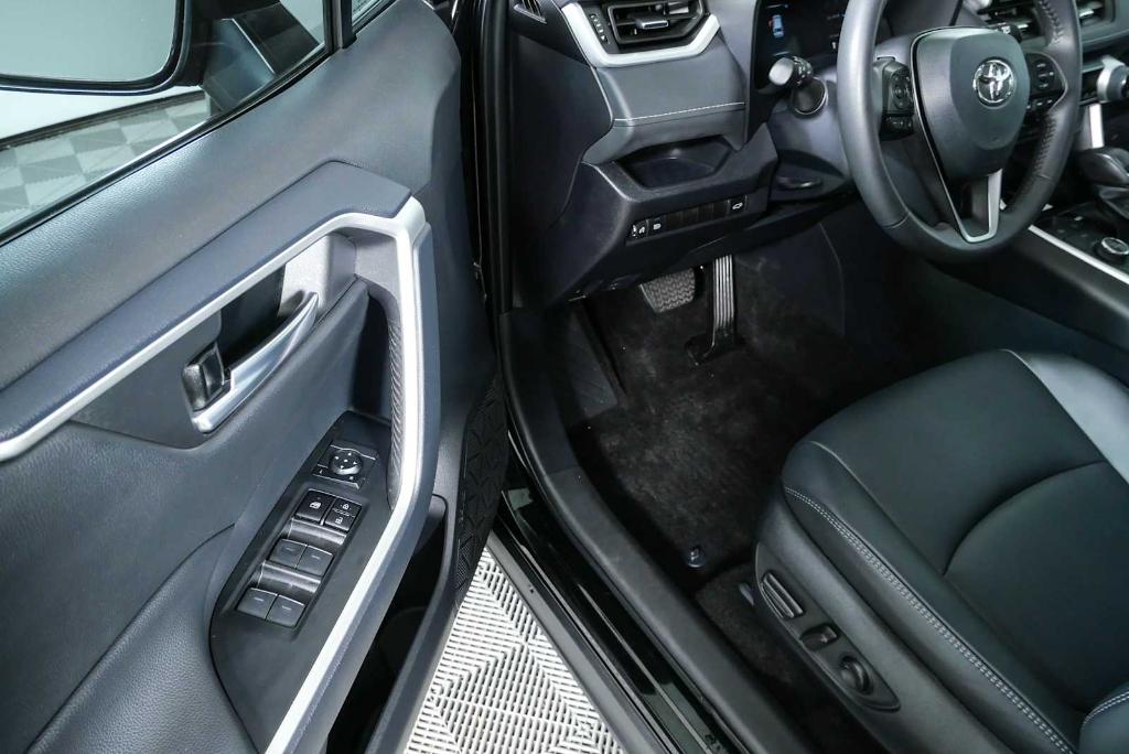 2024 Toyota RAV4 HYBRID XLE PREMIUM — фото 7
