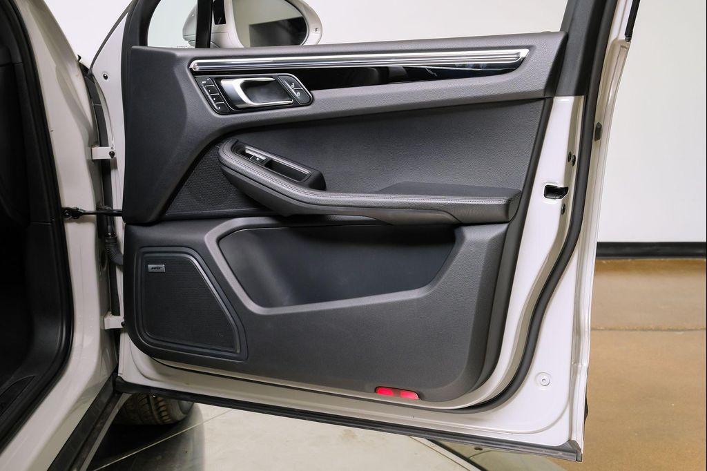 صورة مصغرة 50 لـ 2023 Porsche MACAN T