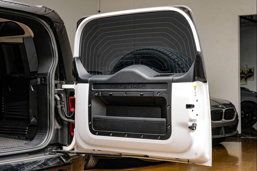 صورة مصغرة 54 لـ 2023 LAND Rover DEFENDER 110 X-DYNAMIC SE