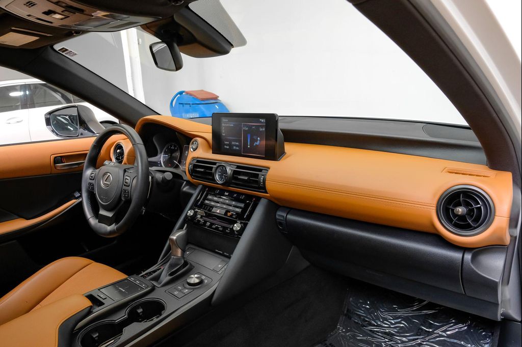 2024 Lexus IS 300 BASE — миниатюра 17