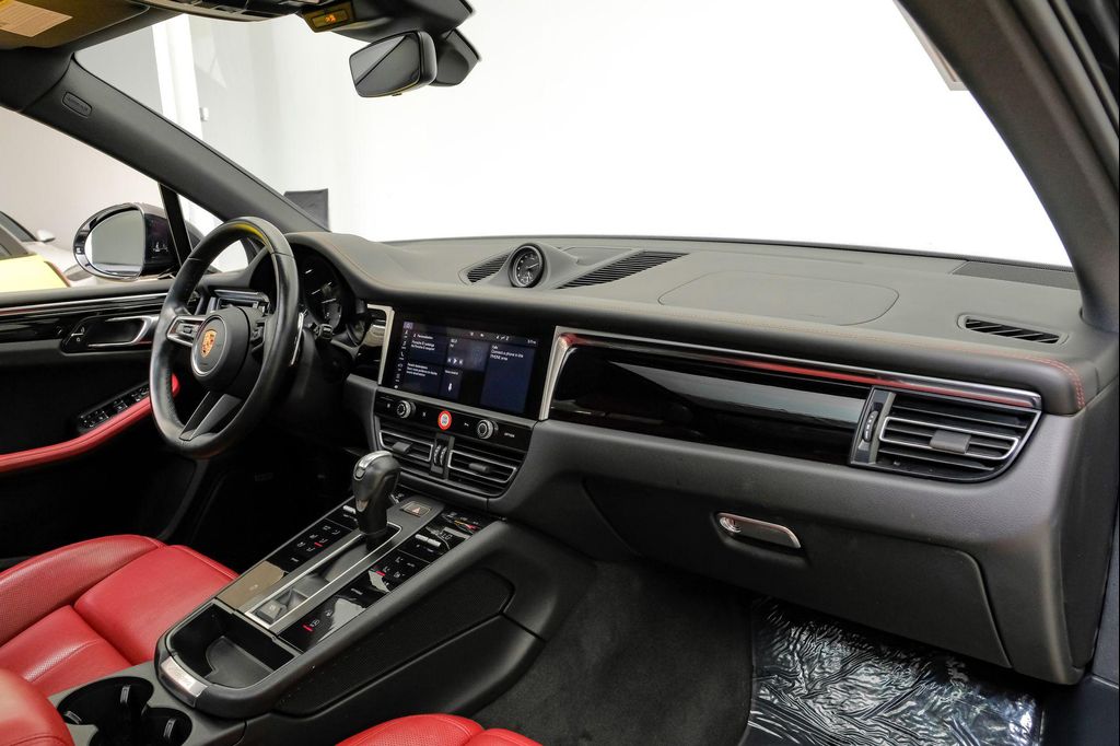 2024 Porsche MACAN — миниатюра 17
