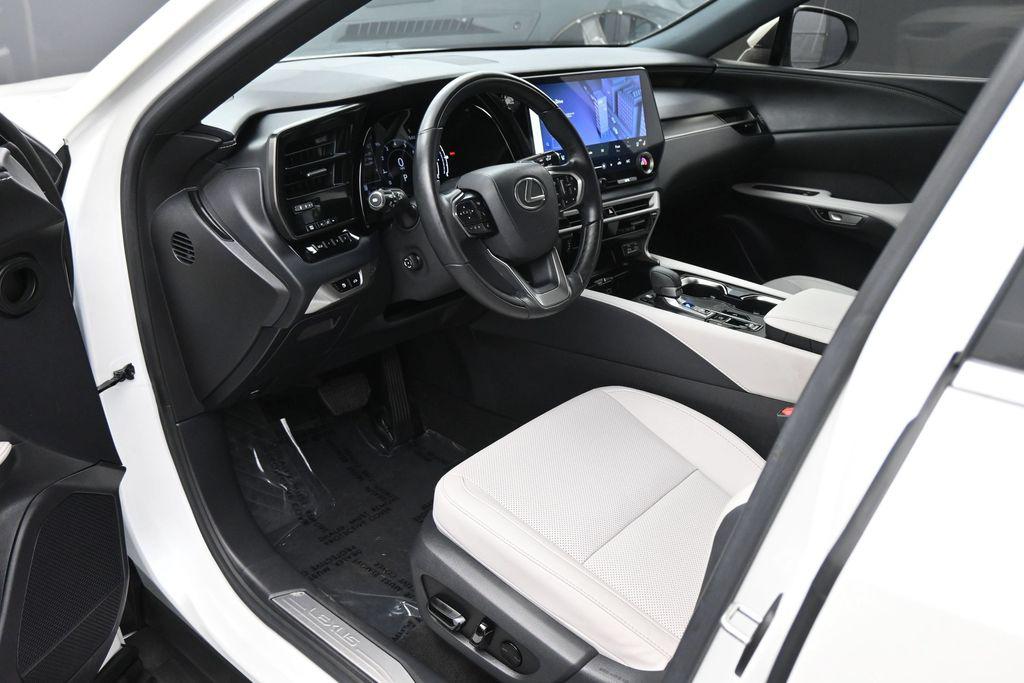 صورة 2 لـ 2024 Lexus RX 350 PREMIUM