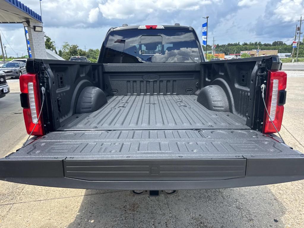 2026 FORD F-250 LARIAT photo 6