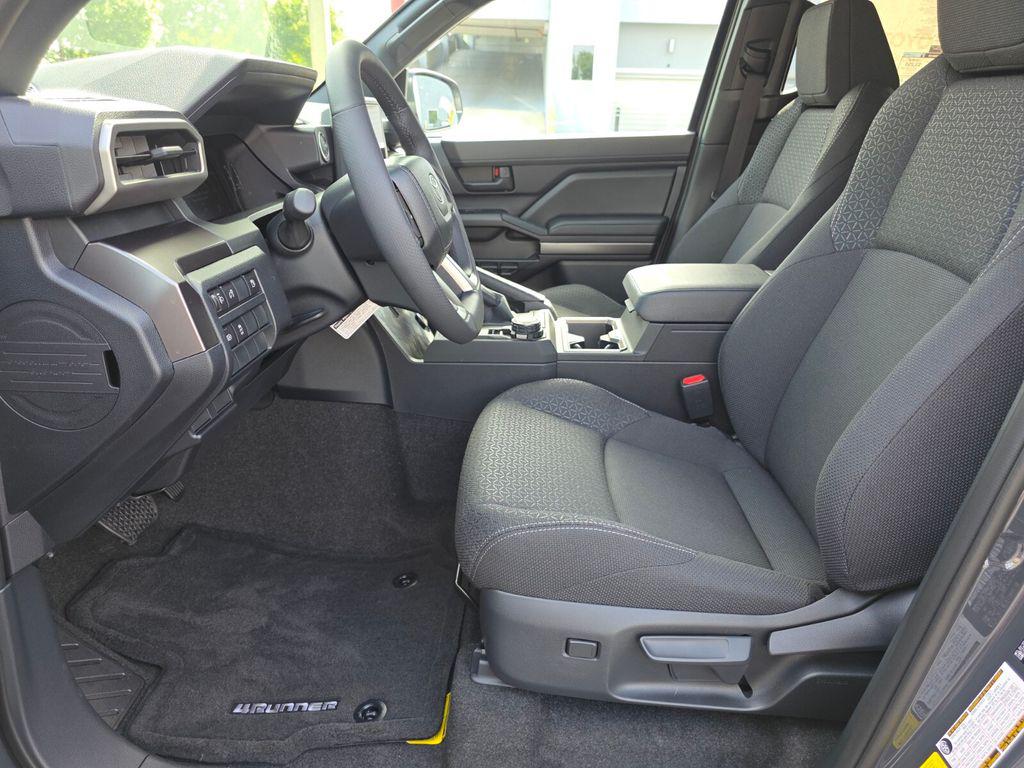 2026 Toyota 4RUNNER SR5 — миниатюра 24