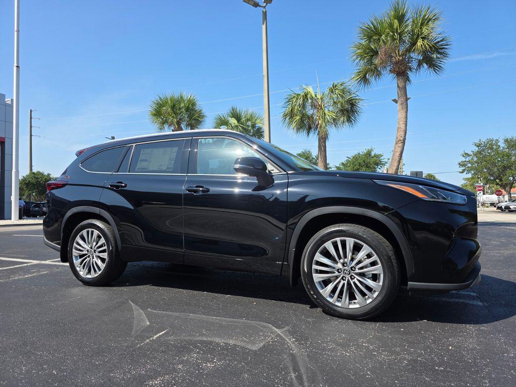 New 2026 Toyota Highlander Platinum