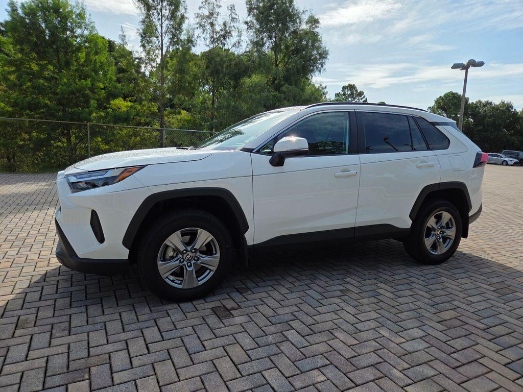 2024 Toyota RAV4 XLE 照片 3