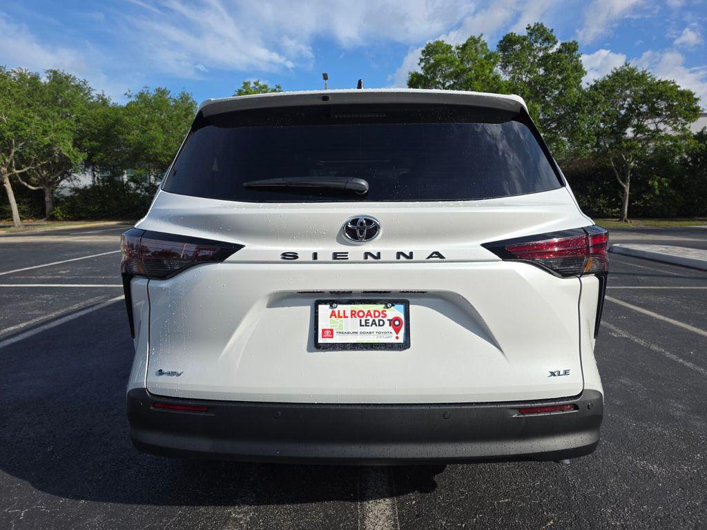 TOYOTA SIENNA - 10