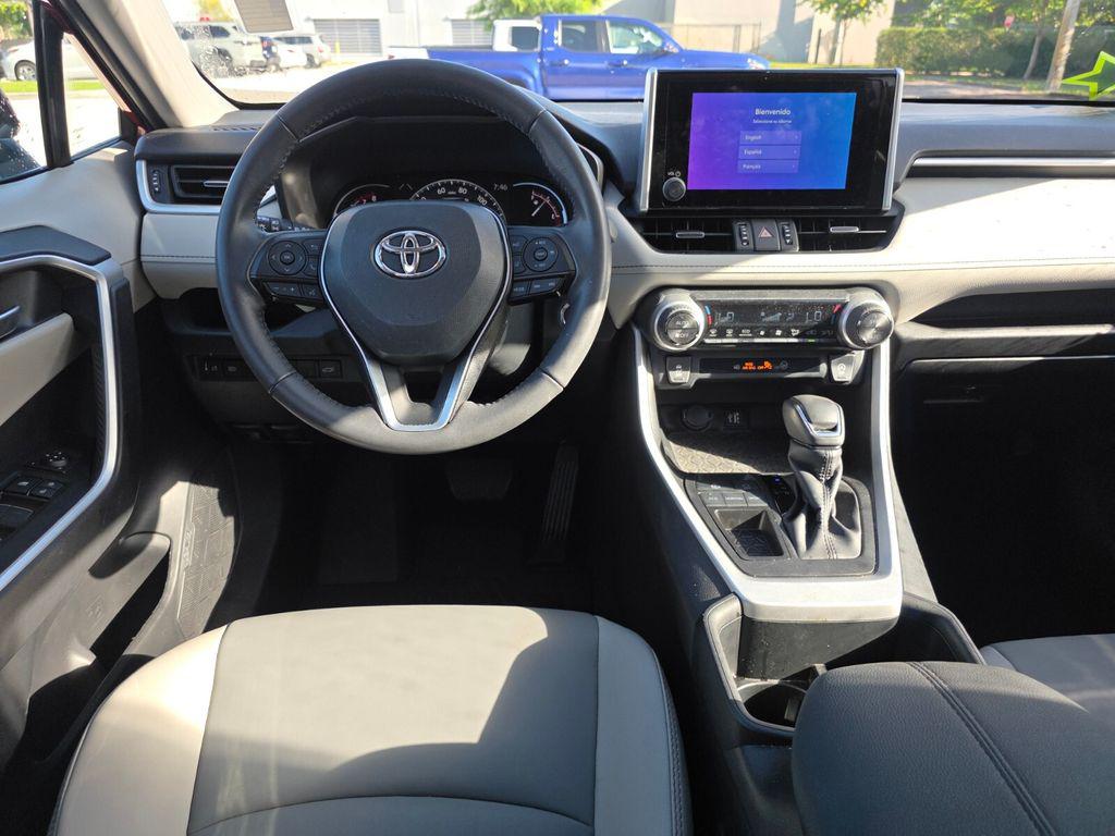 2023 Toyota RAV4 XLE PREMIUM — фото 7