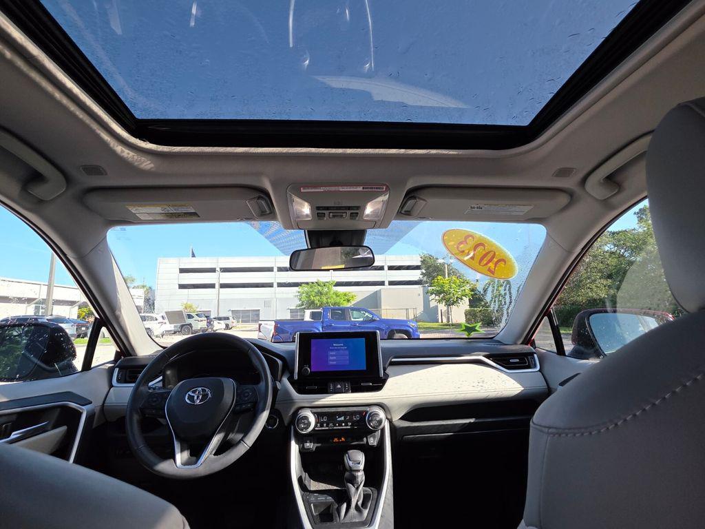 2023 Toyota RAV4 XLE PREMIUM — фото 4