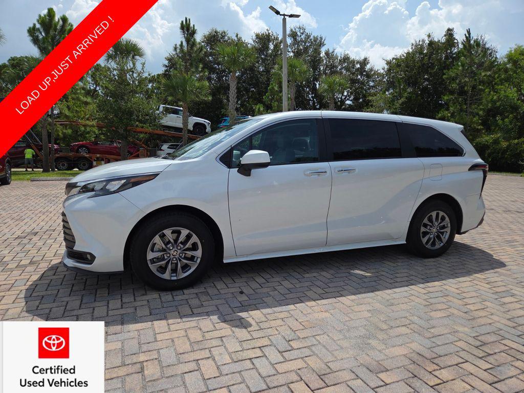 صورة 3 لـ 2025 Toyota SIENNA XLE