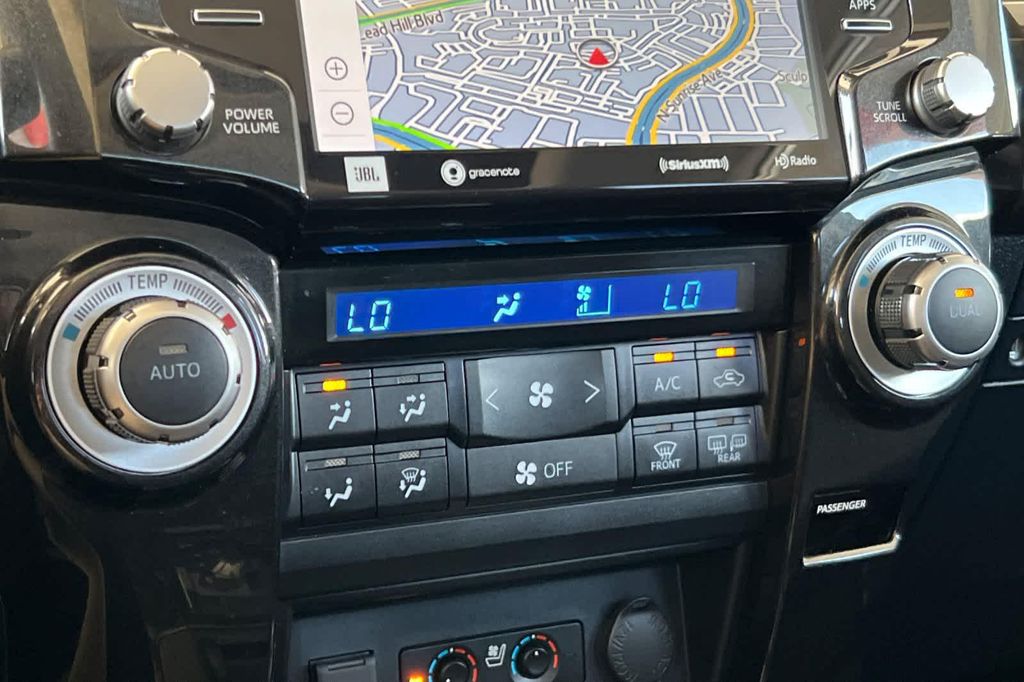 2021 Toyota 4RUNNER NIGHTSHADE SPECIAL EDITION 缩略图 23