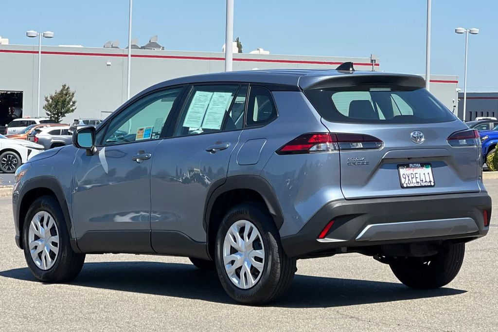 2026 TOYOTA COROLLA CROSS L photo 7