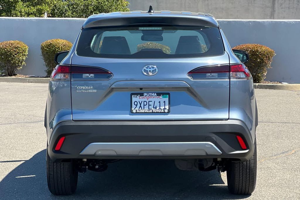 2026 TOYOTA COROLLA CROSS L photo 8