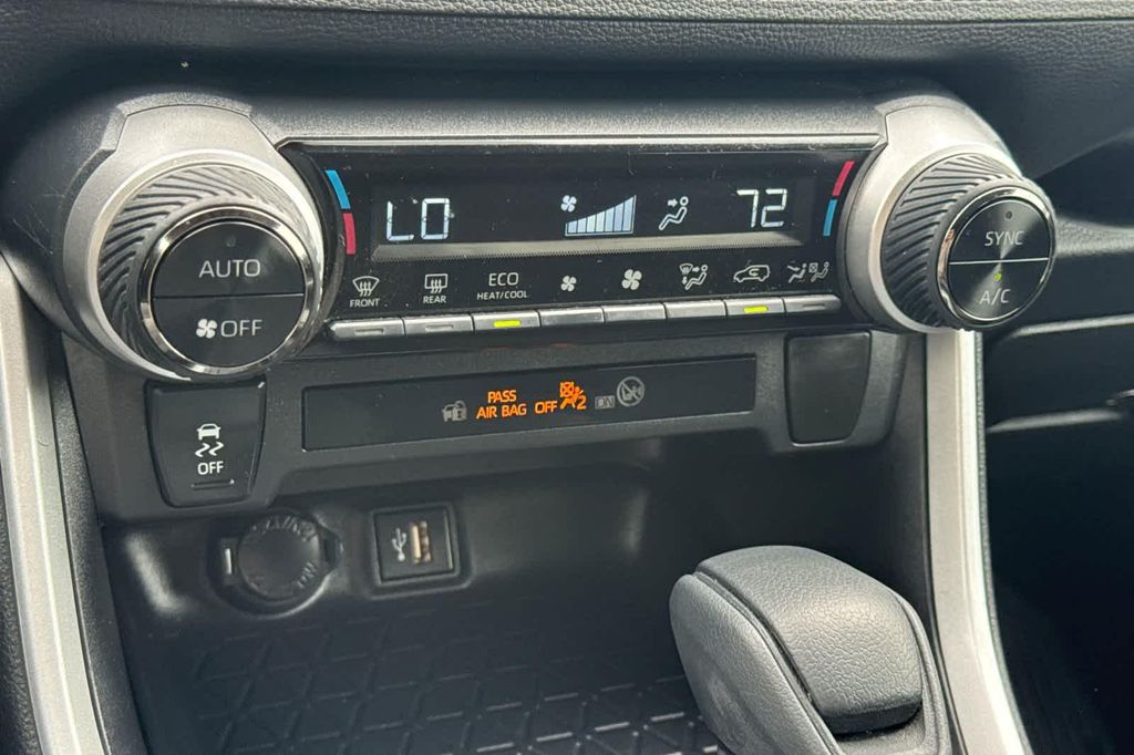 2024 Toyota RAV4 HYBRID LE 缩略图 22