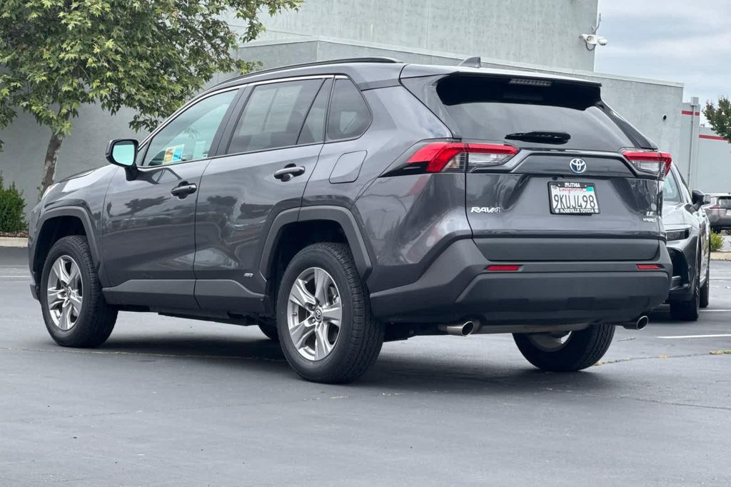 صورة 7 لـ 2024 Toyota RAV4 HYBRID LE