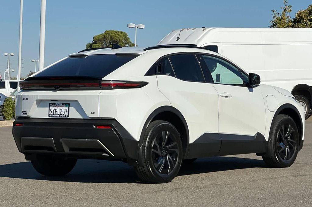 2026 Toyota C-HR SE 照片 2