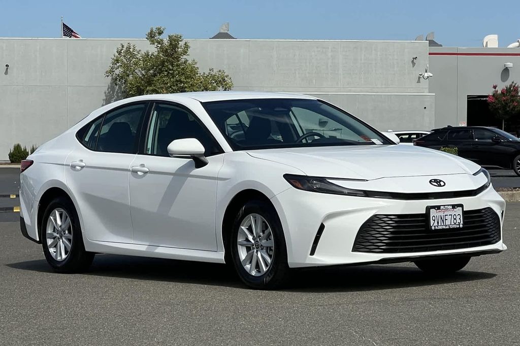 2025 Toyota CAMRY LE 照片 5