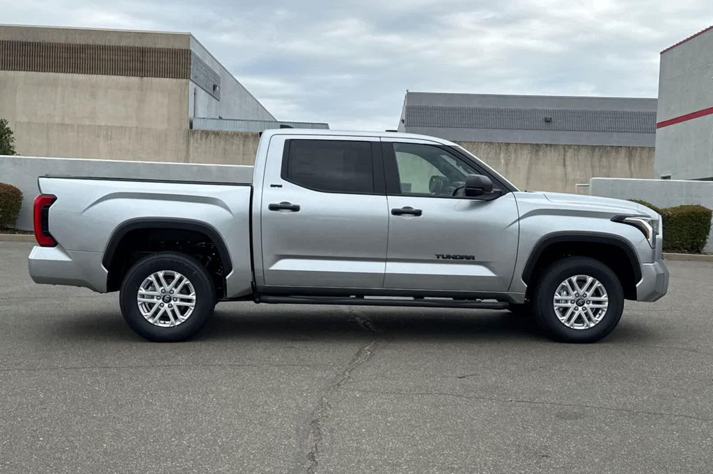 صورة 8 لـ 2026 Toyota TUNDRA SR5