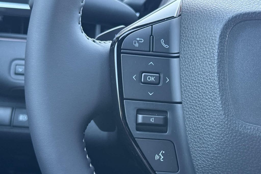 صورة مصغرة 25 لـ 2026 Toyota C-HR SE