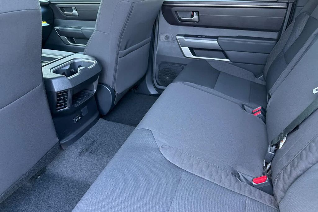 2026 Toyota TUNDRA SR5 — фото 4