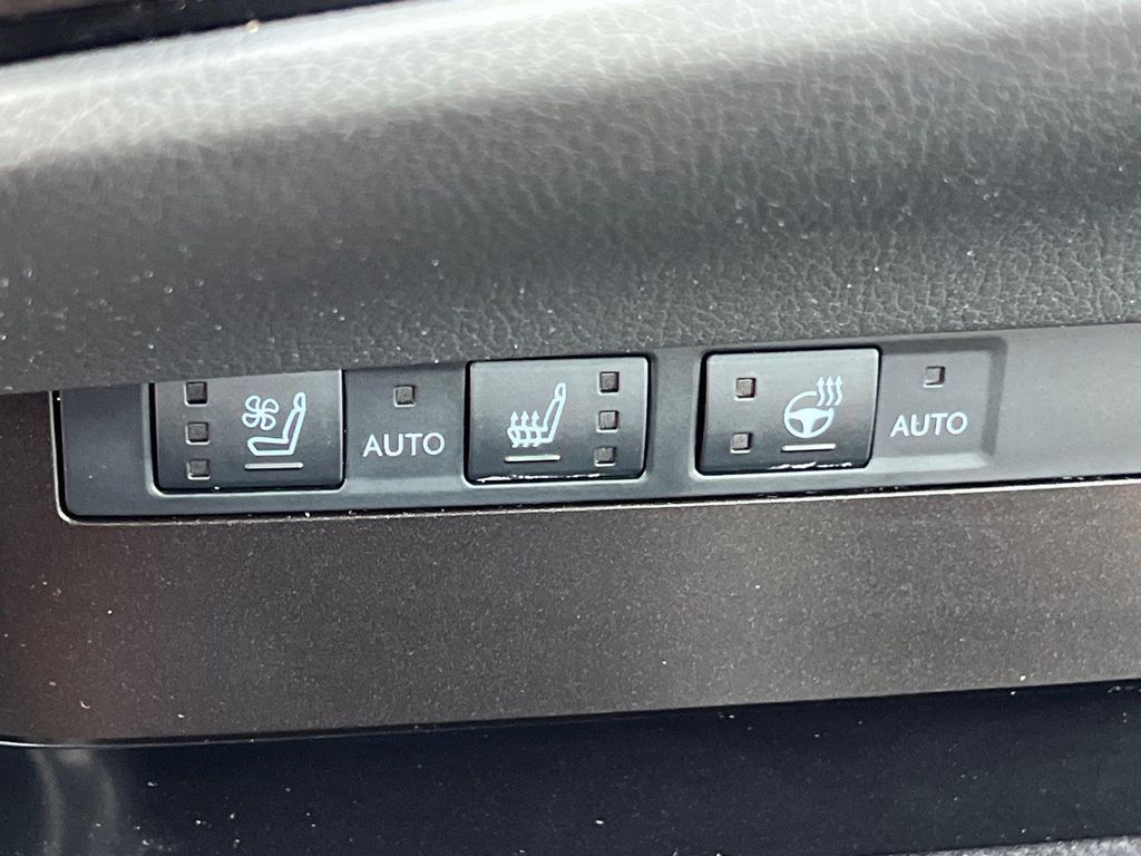 صورة مصغرة 31 لـ 2025 Lexus ES 300H PREMIUM