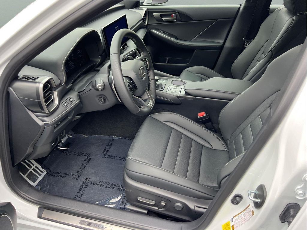 صورة مصغرة 9 لـ 2026 Lexus IS 350 F SPORT