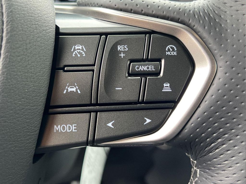 صورة مصغرة 17 لـ 2026 Lexus IS 350 F SPORT